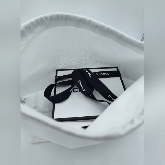 CHANEL No5 Perfume Bottle Necklace GWP Box Dust Bag & Ribbon ONE AVAILABLE - Picture 6 of 8